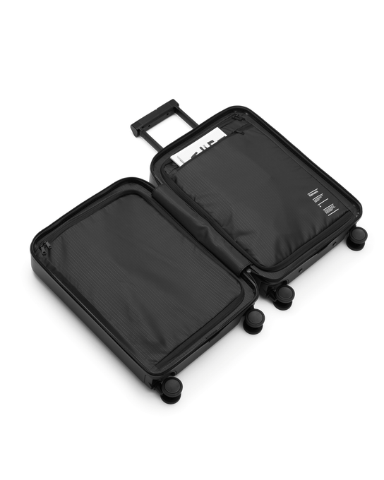 Travel suitcase Db Ramverk Carry-on Black Out - 2024/25