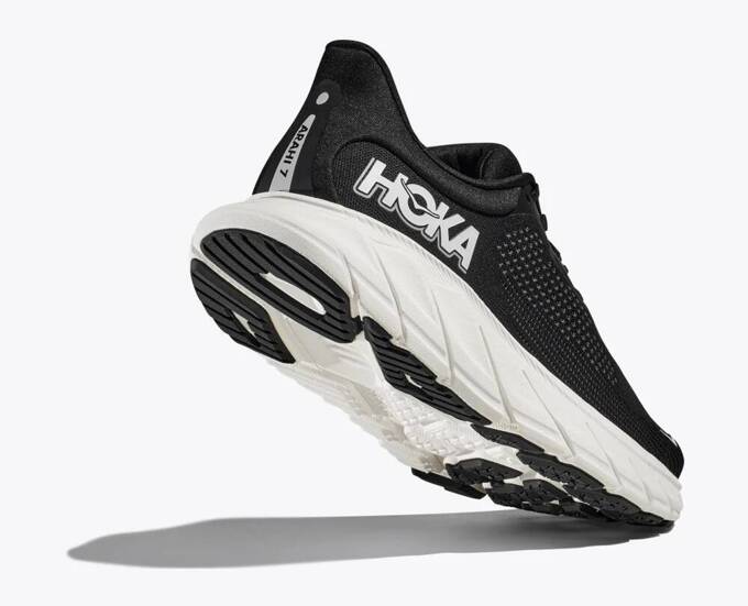 Man Schuhe Hoka Arahi 7 Black/White 